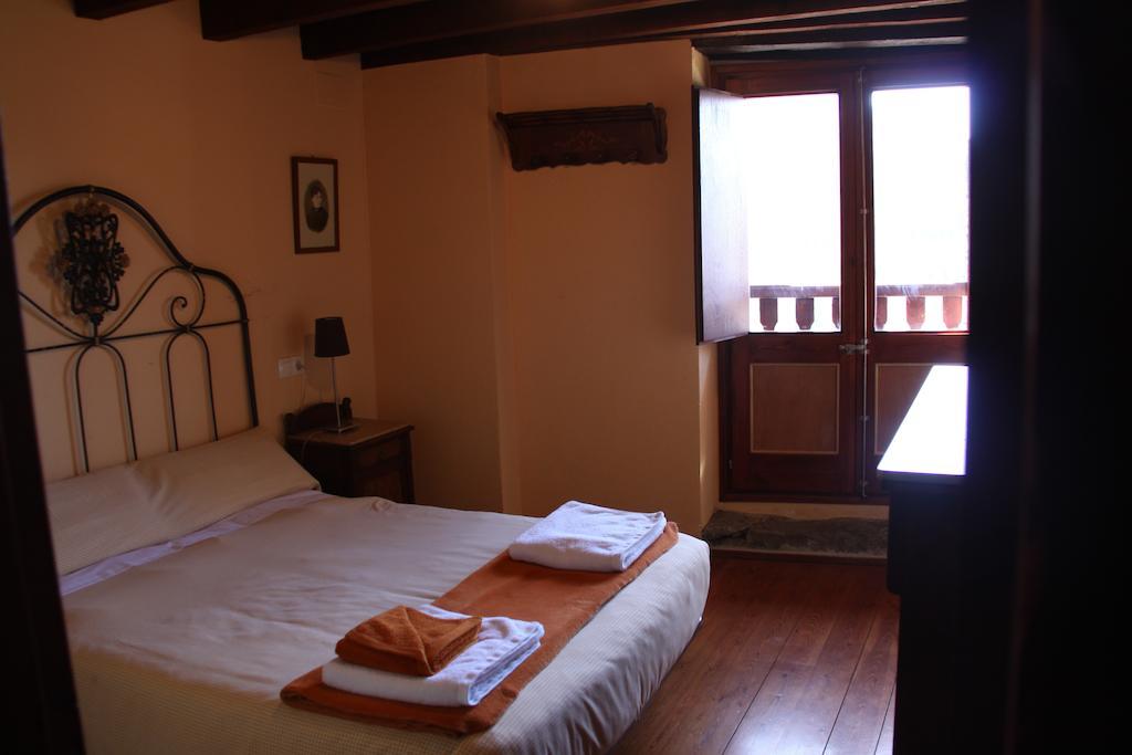 Can Bonada El Serrat Room photo